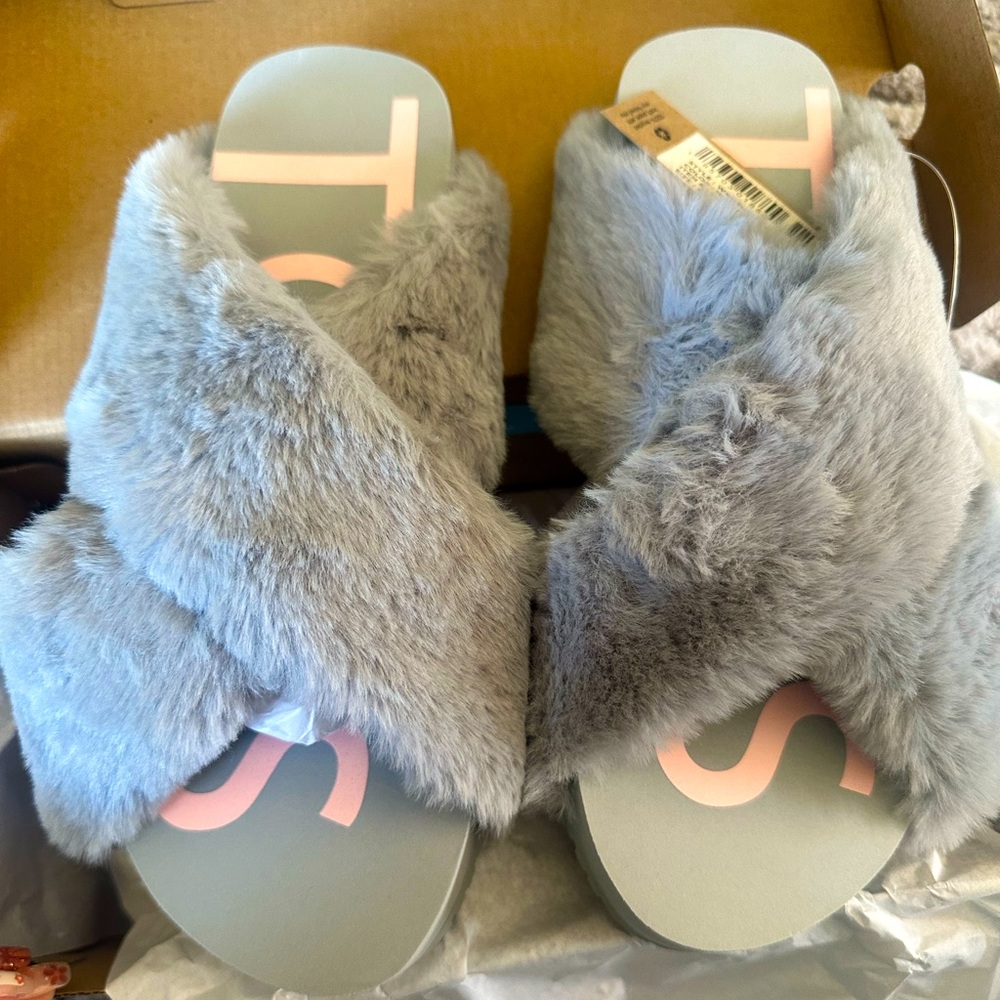 NWT TOMS Slippers, Gray